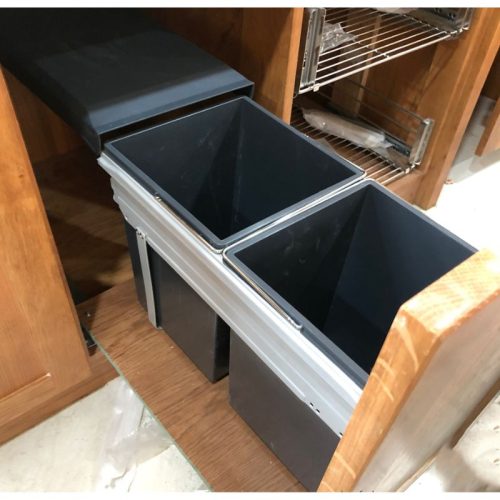 Thùng rác đôi Hafele 502.72.761 2 x 15 lít 3 Lắp đặt thùng rác đôi Hafele 502.72.761 2 x 15 lít