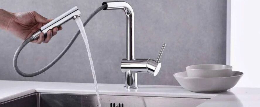 Vệ sinh chậu rửa bát Hafele ngay sau khi sử dụng